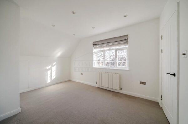 Highland Road, Northwood