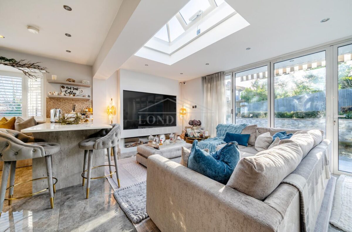 16A, Kimble Crescent,, Bushey