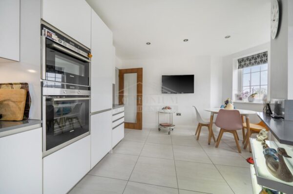 Sparrows Herne, Bushey