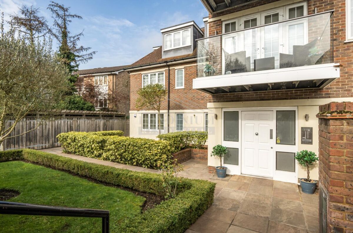 Sparrows Herne, Bushey