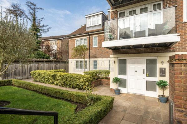 Sparrows Herne, Bushey