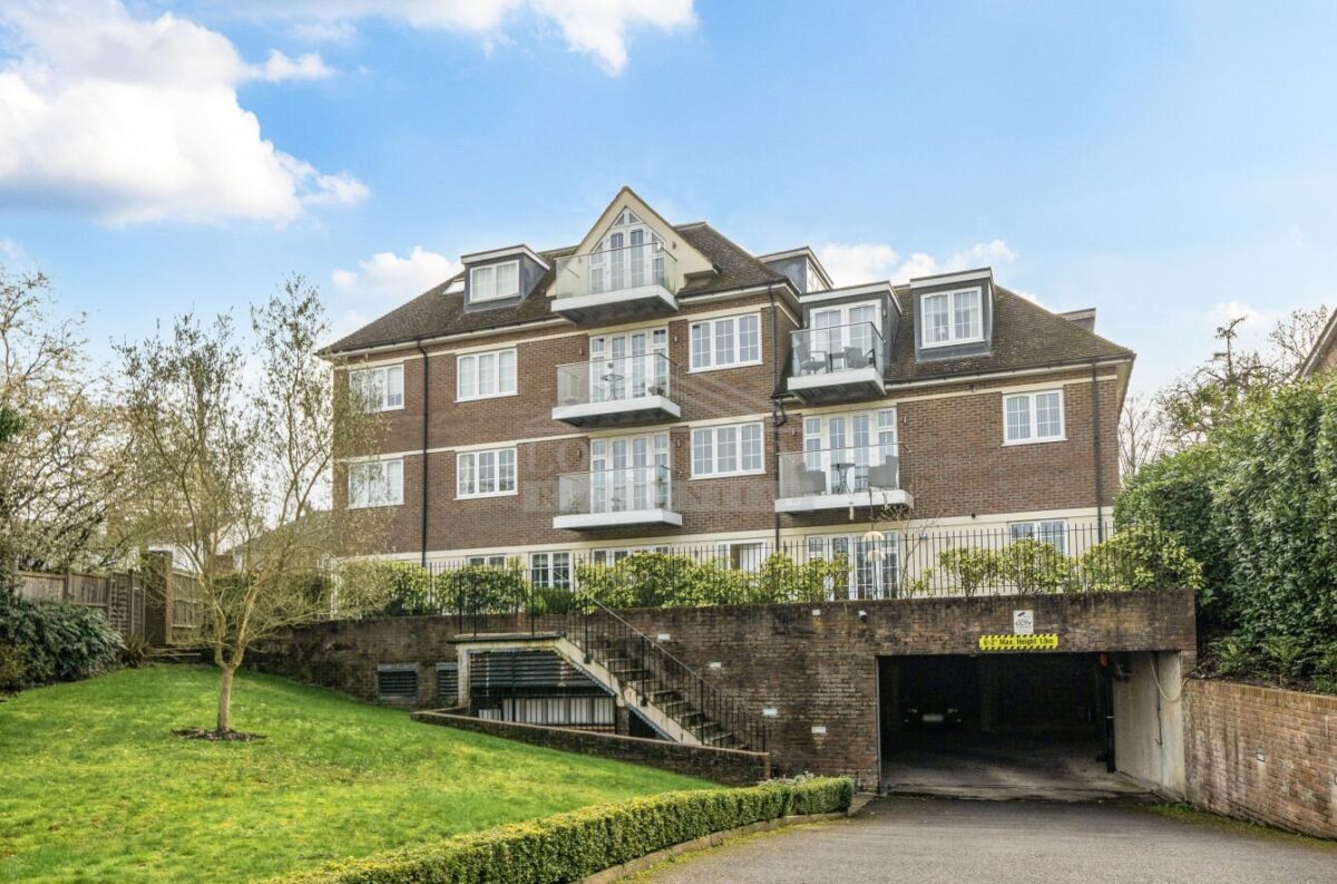 Sparrows Herne, Bushey