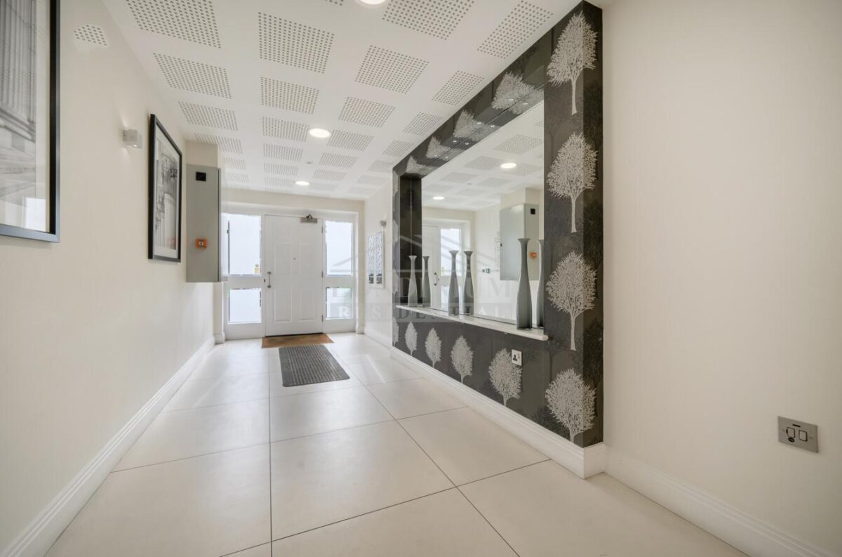 Sparrows Herne, Bushey