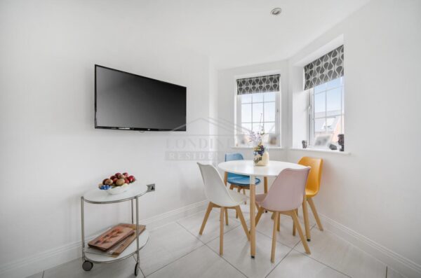 Sparrows Herne, Bushey