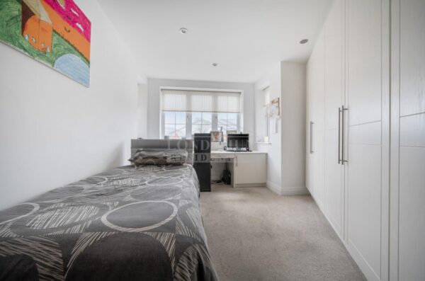 Sparrows Herne, Bushey