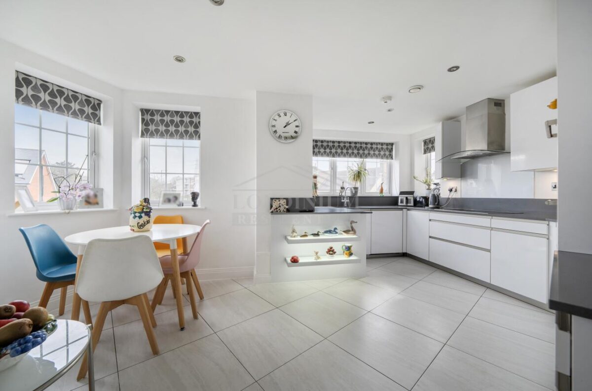 Sparrows Herne, Bushey