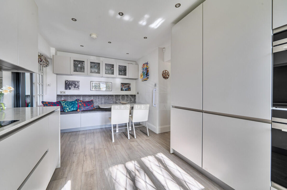 Woburn Close, Bushey