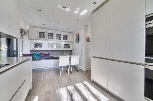 Woburn Close, Bushey