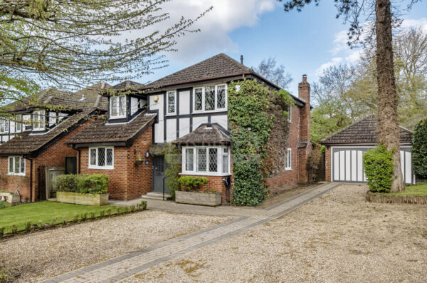 Woburn Close, Bushey