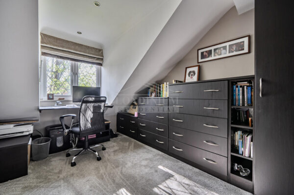 Woburn Close, Bushey