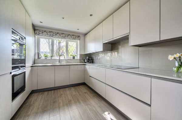 Woburn Close, Bushey