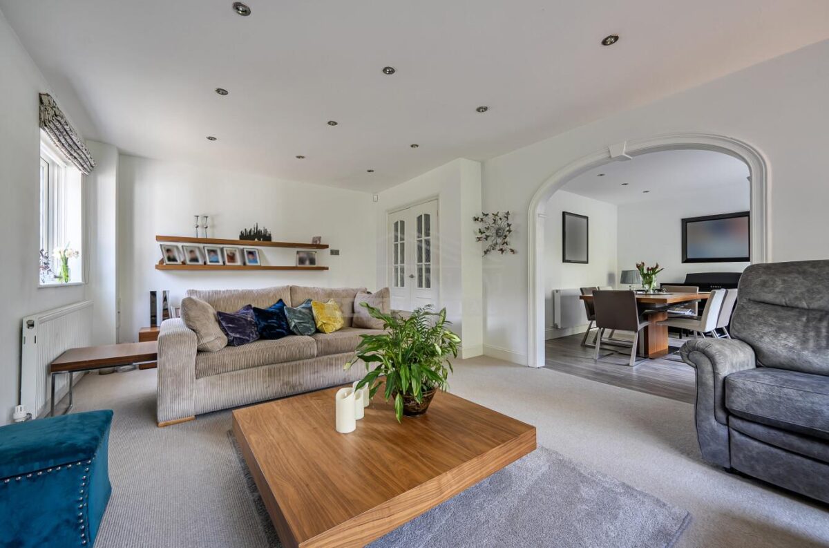 Woburn Close, Bushey