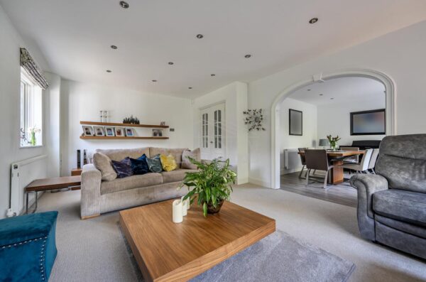 Woburn Close, Bushey