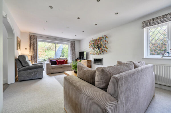 Woburn Close, Bushey