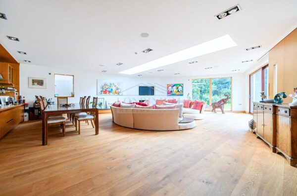 Reenglass Road, Stanmore