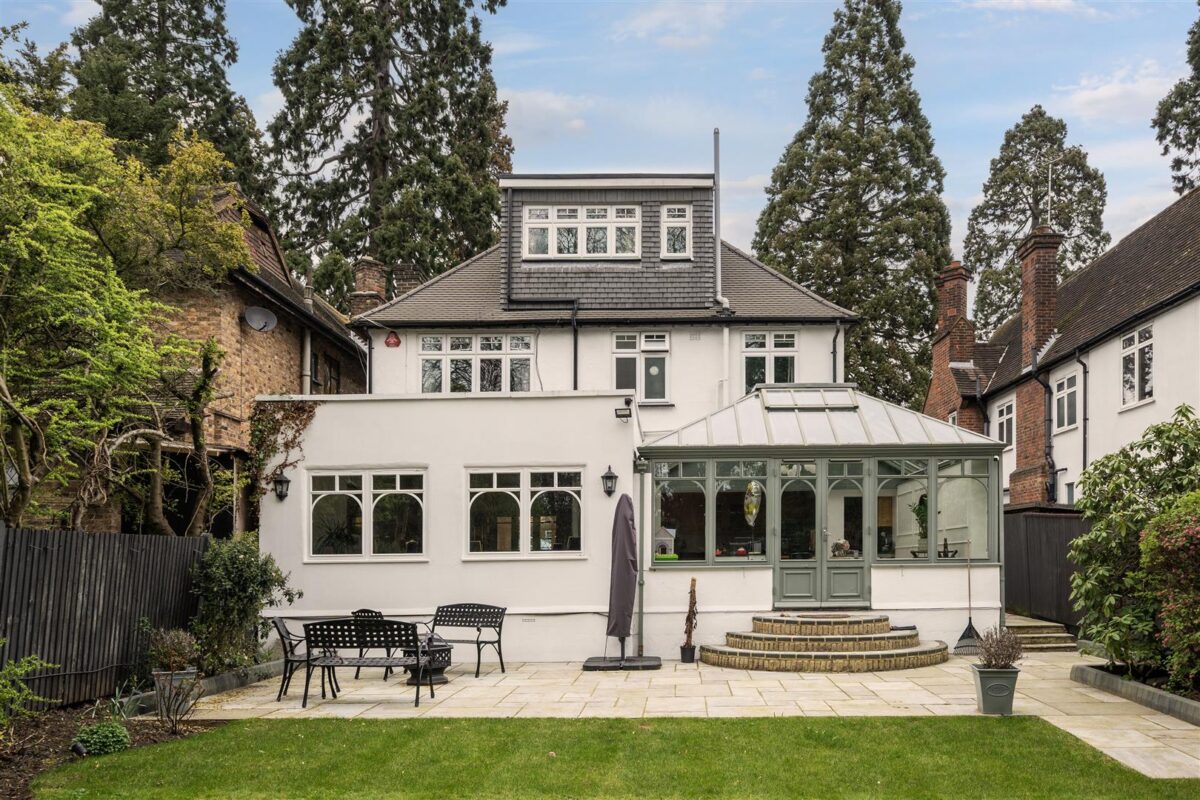 Canons Drive, Edgware