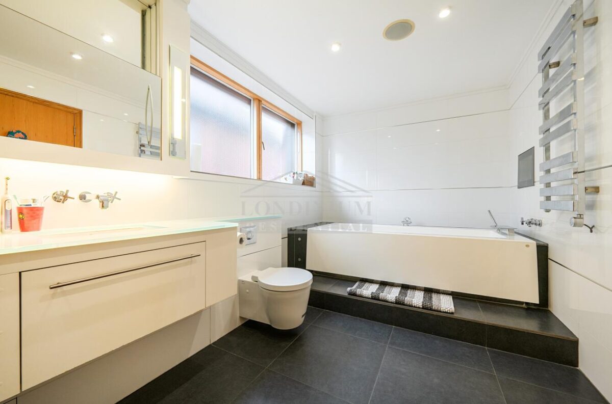 Reenglass Road, Stanmore