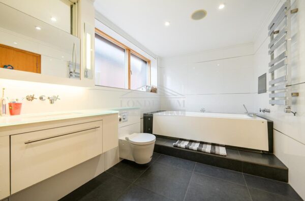 Reenglass Road, Stanmore