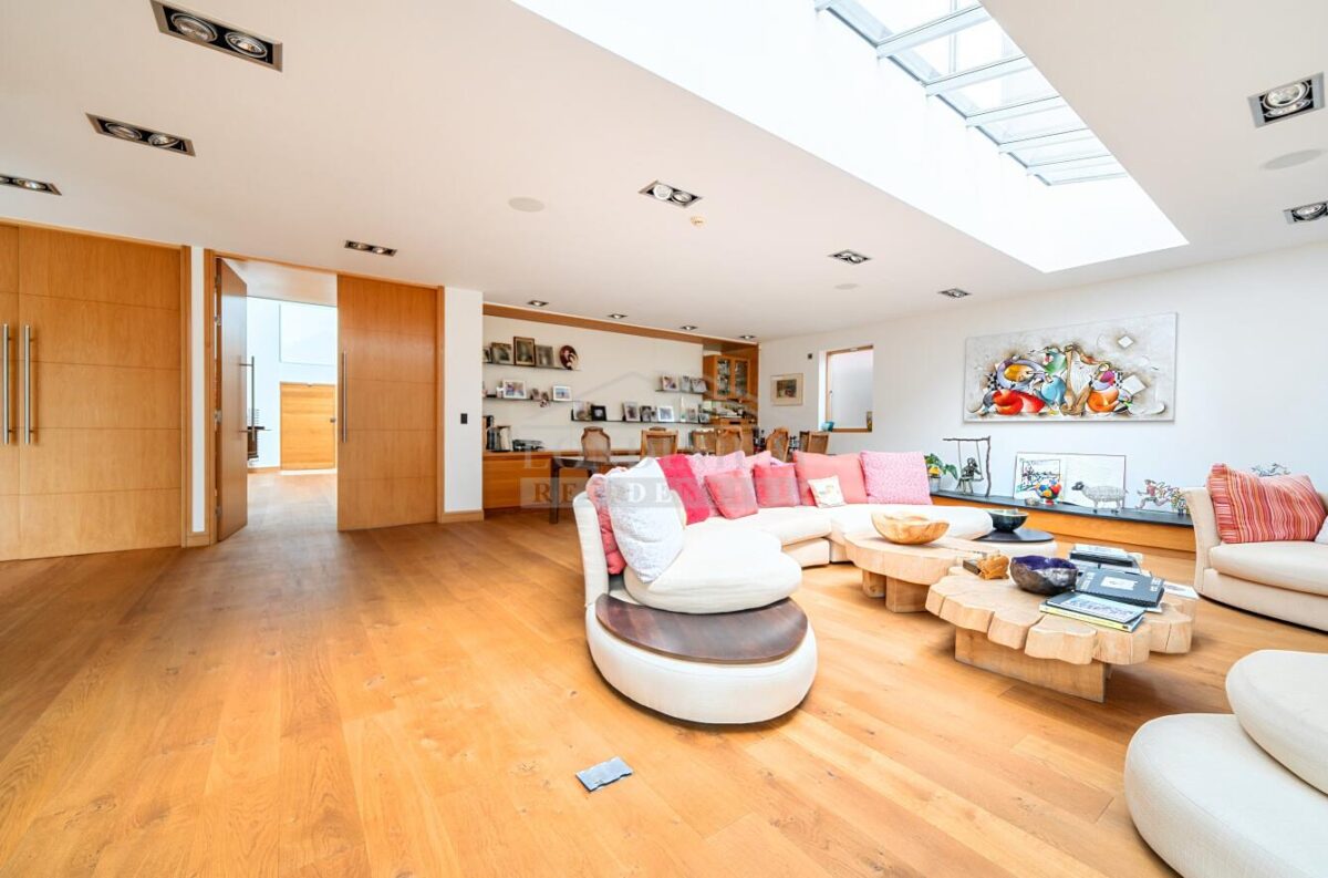 Reenglass Road, Stanmore