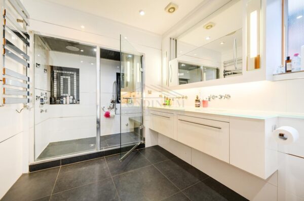 Reenglass Road, Stanmore