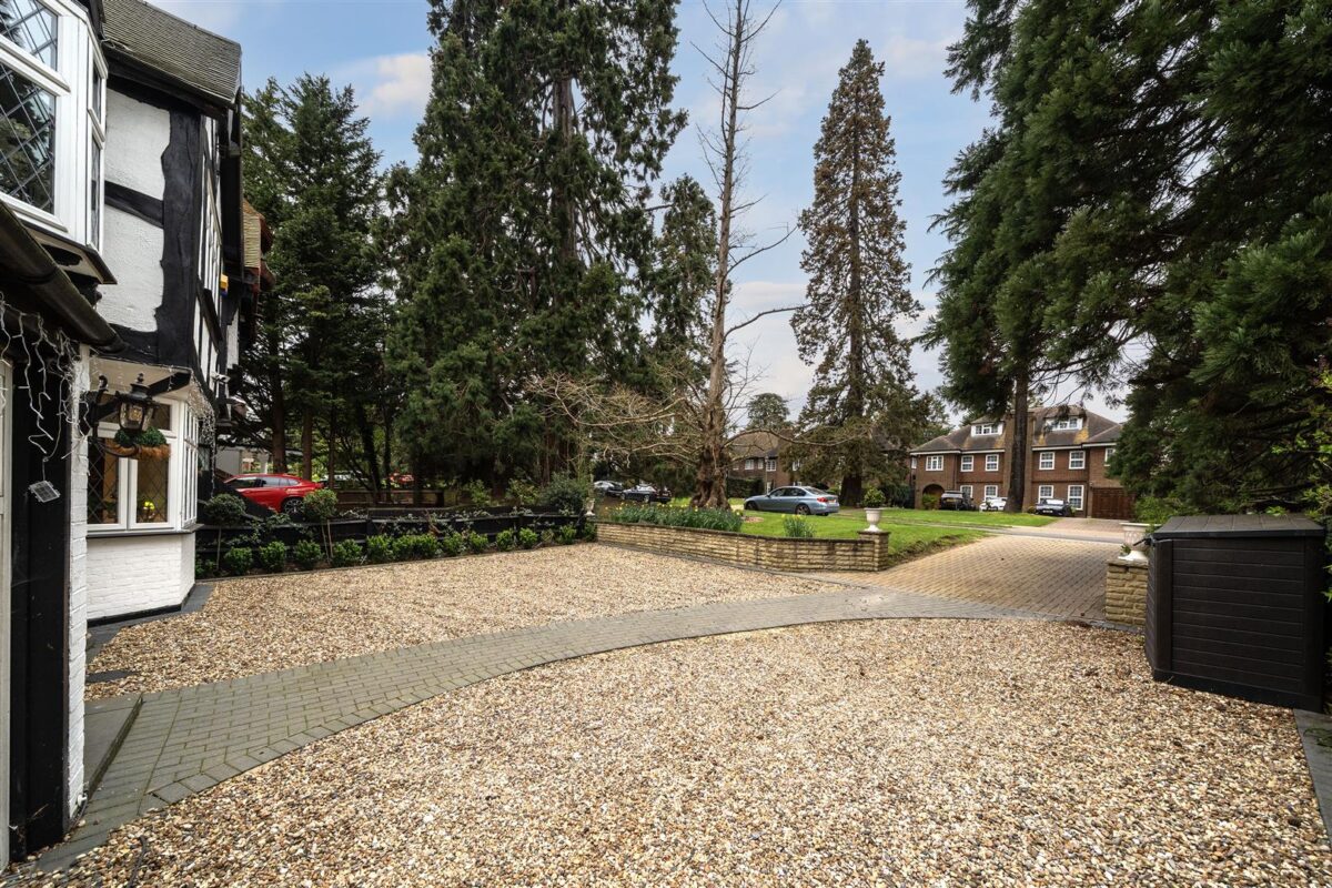 Canons Drive, Edgware
