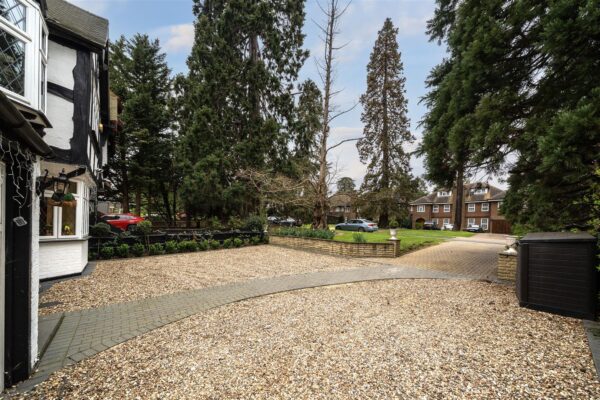 Canons Drive, Edgware
