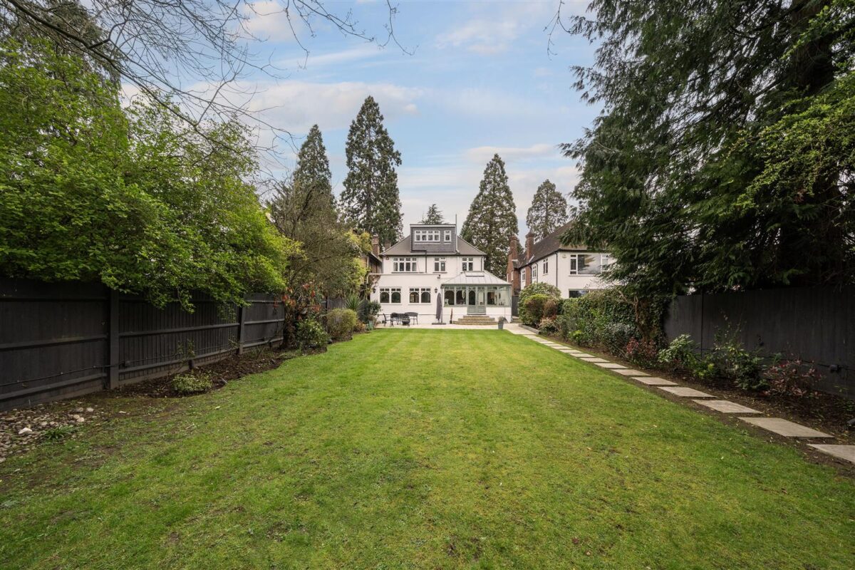 Canons Drive, Edgware