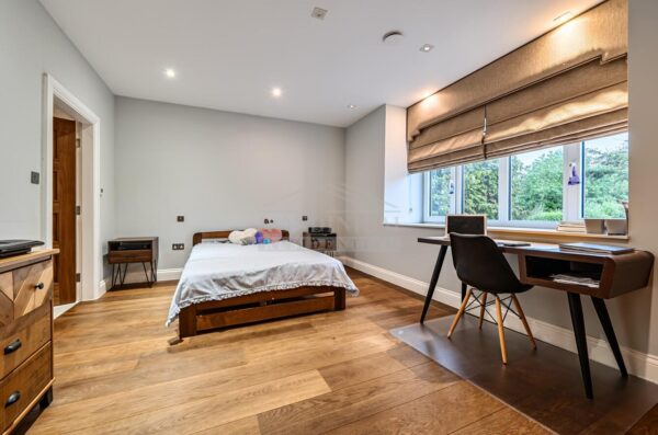 Gordon Avenue, Stanmore