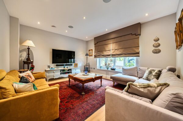 Gordon Avenue, Stanmore