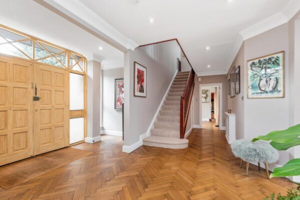 Laurino Place, Bushey Heath