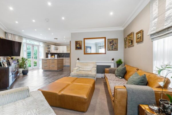 Laurino Place, Bushey Heath