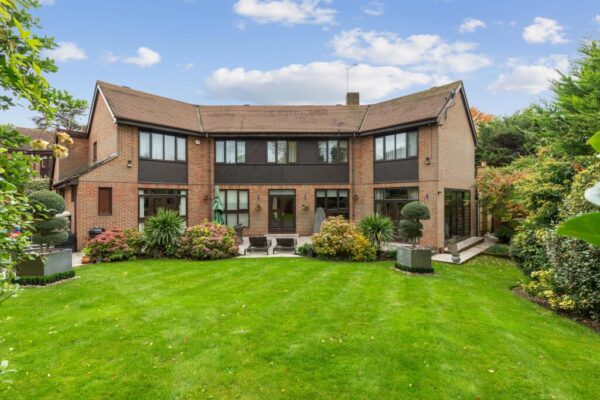 Laurino Place, Bushey Heath