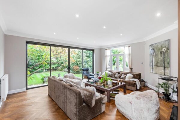 Laurino Place, Bushey Heath