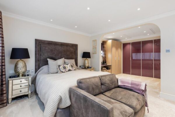 Laurino Place, Bushey Heath