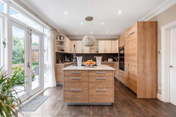 Laurino Place, Bushey Heath