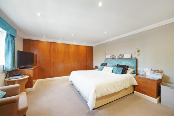 Deacons Hill Road, Elstree