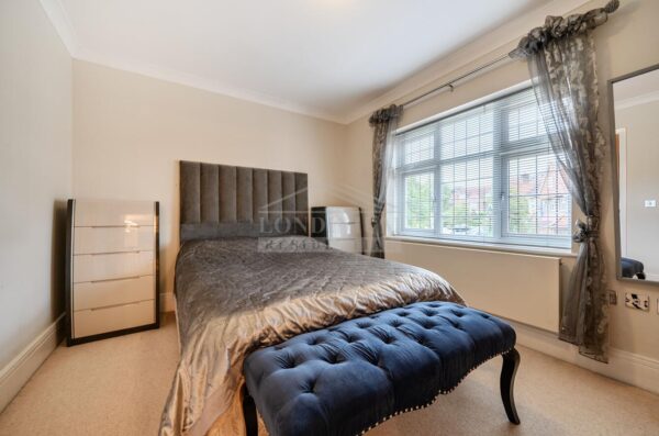 Augustus Close, Stanmore