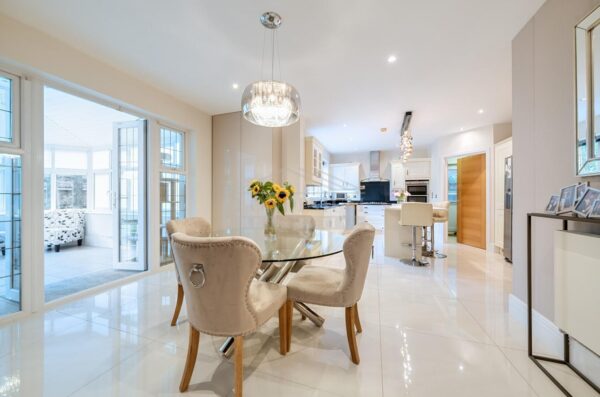 Augustus Close, Stanmore