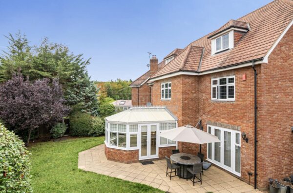 Augustus Close, Stanmore