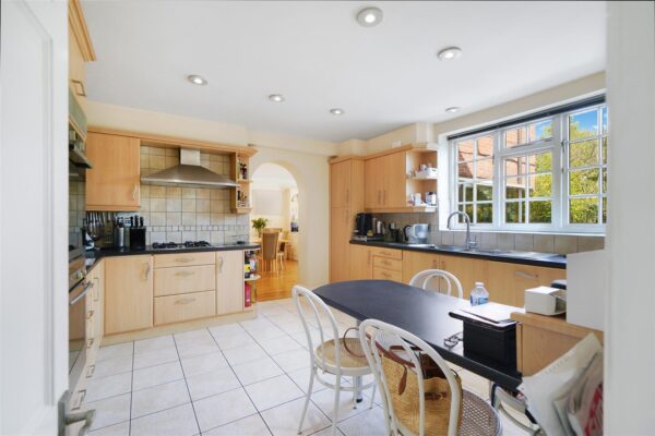 Deacons Hill Road, Elstree