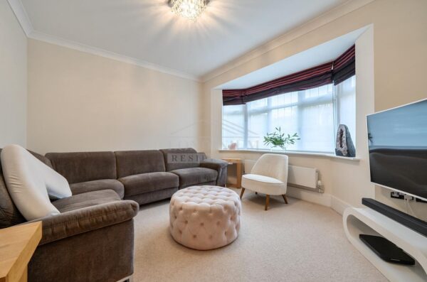 Augustus Close, Stanmore