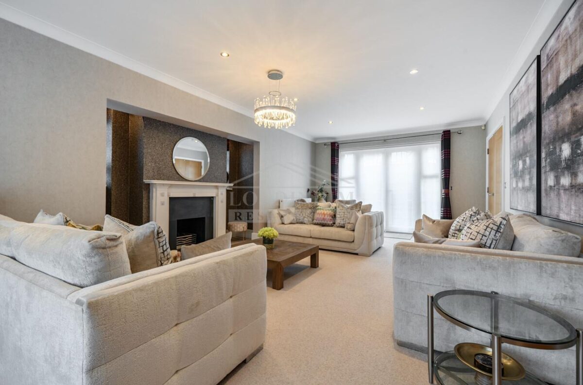 Augustus Close, Stanmore