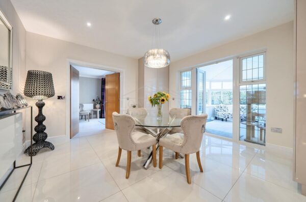 Augustus Close, Stanmore