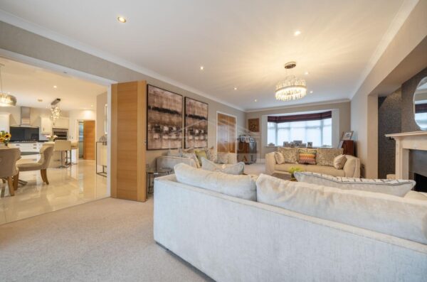 Augustus Close, Stanmore