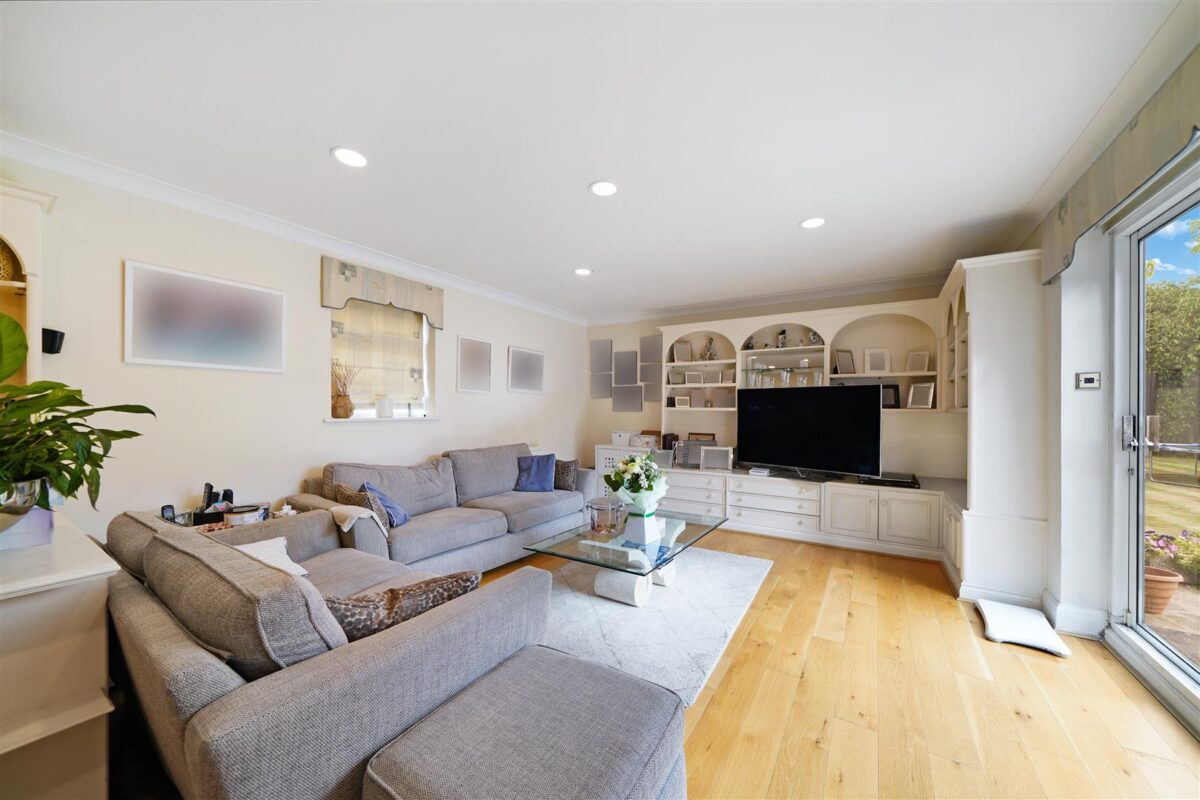 Deacons Hill Road, Elstree