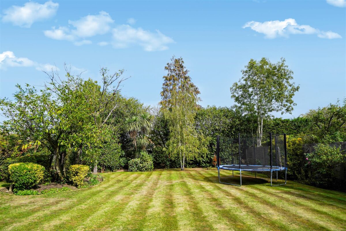 Deacons Hill Road, Elstree