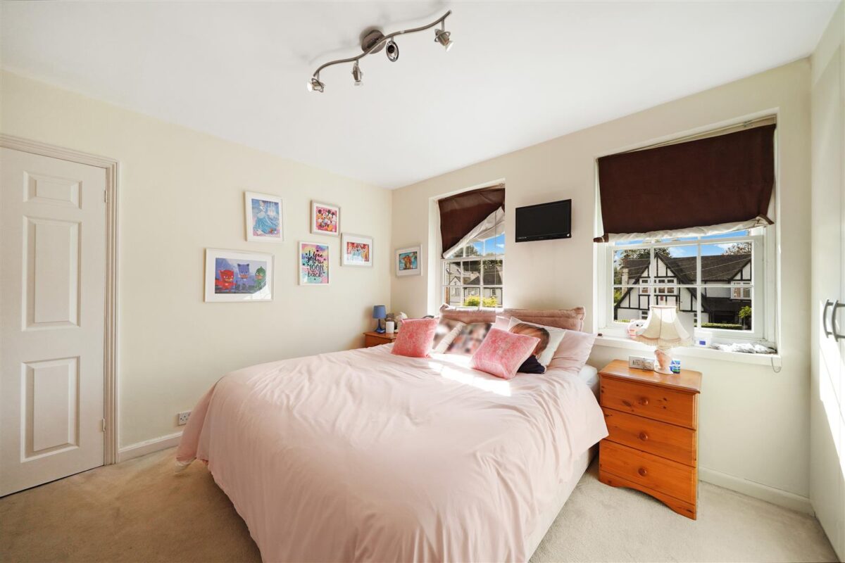 Deacons Hill Road, Elstree