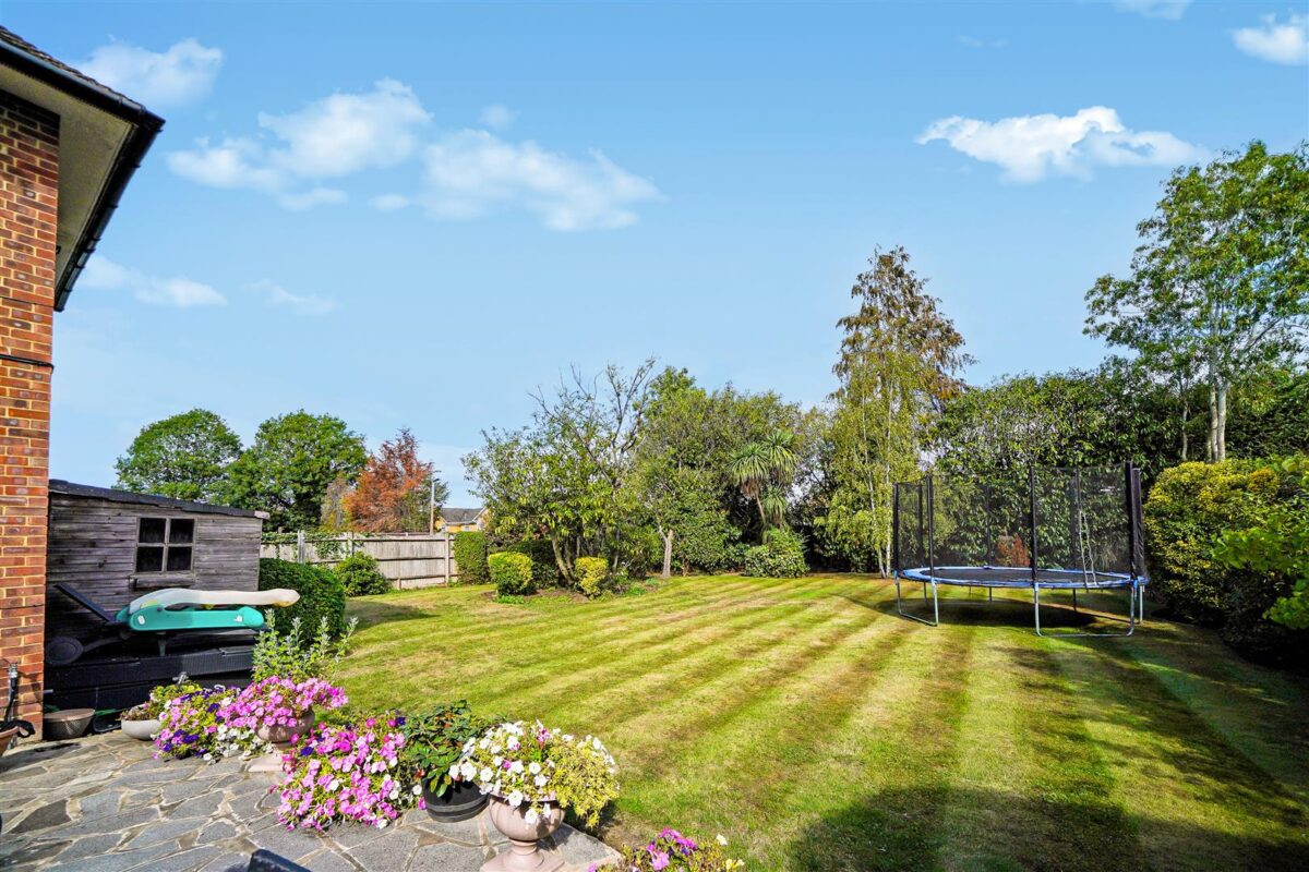 Deacons Hill Road, Elstree