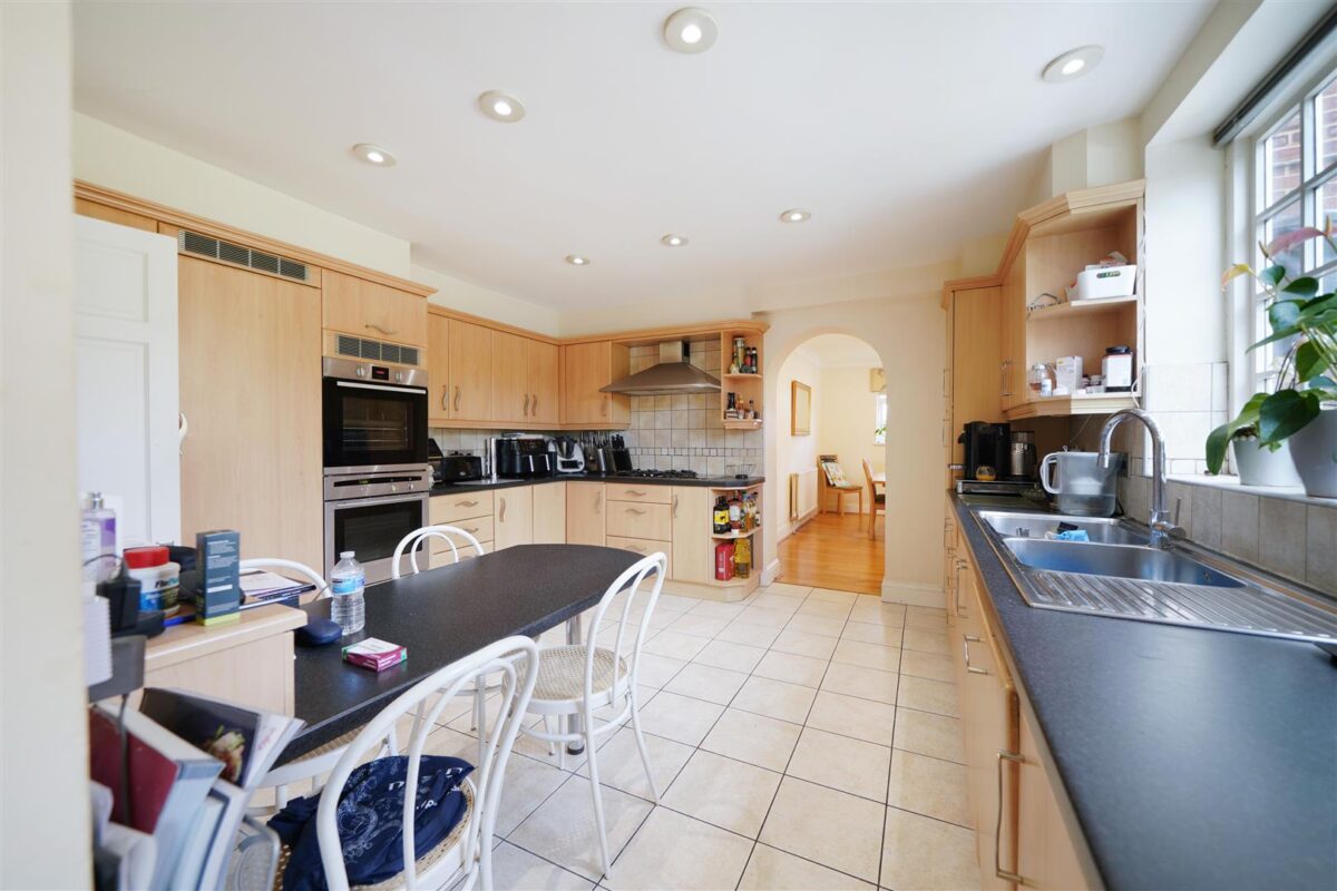 Deacons Hill Road, Elstree
