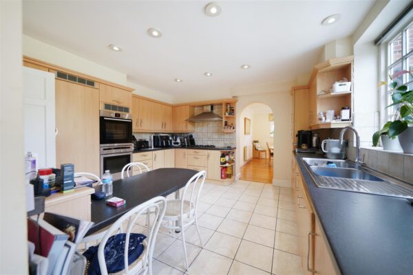 Deacons Hill Road, Elstree